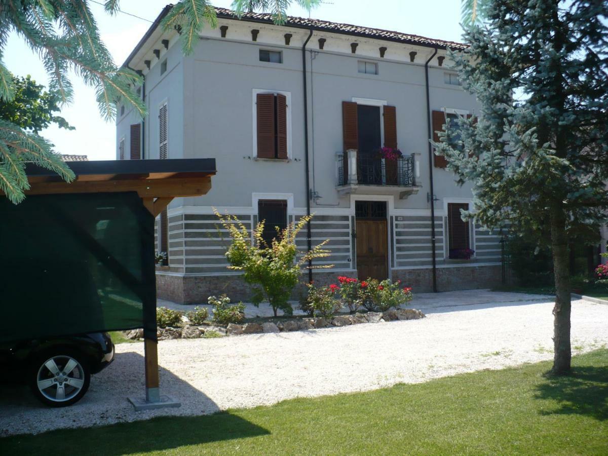 L'Albero Della Gioia Bed and Breakfast Villanova sull'Arda Εξωτερικό φωτογραφία